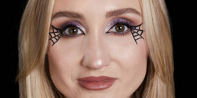 spider web eyeliner halloween makeup
